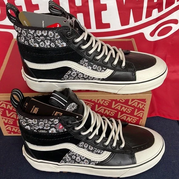 Vans WMNS Sk8-Hi Mte-2
Black Floral
VNOA5HZZF2B
boots sneakers - Picture 2 of 16